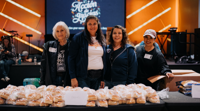 Project Thanksgiving volunteers with prepared meals